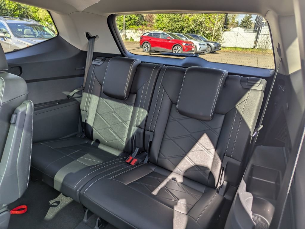 Used 2025 Volkswagen Atlas SE w/ Panoramic Sunroof Package AWD/4WD image 31