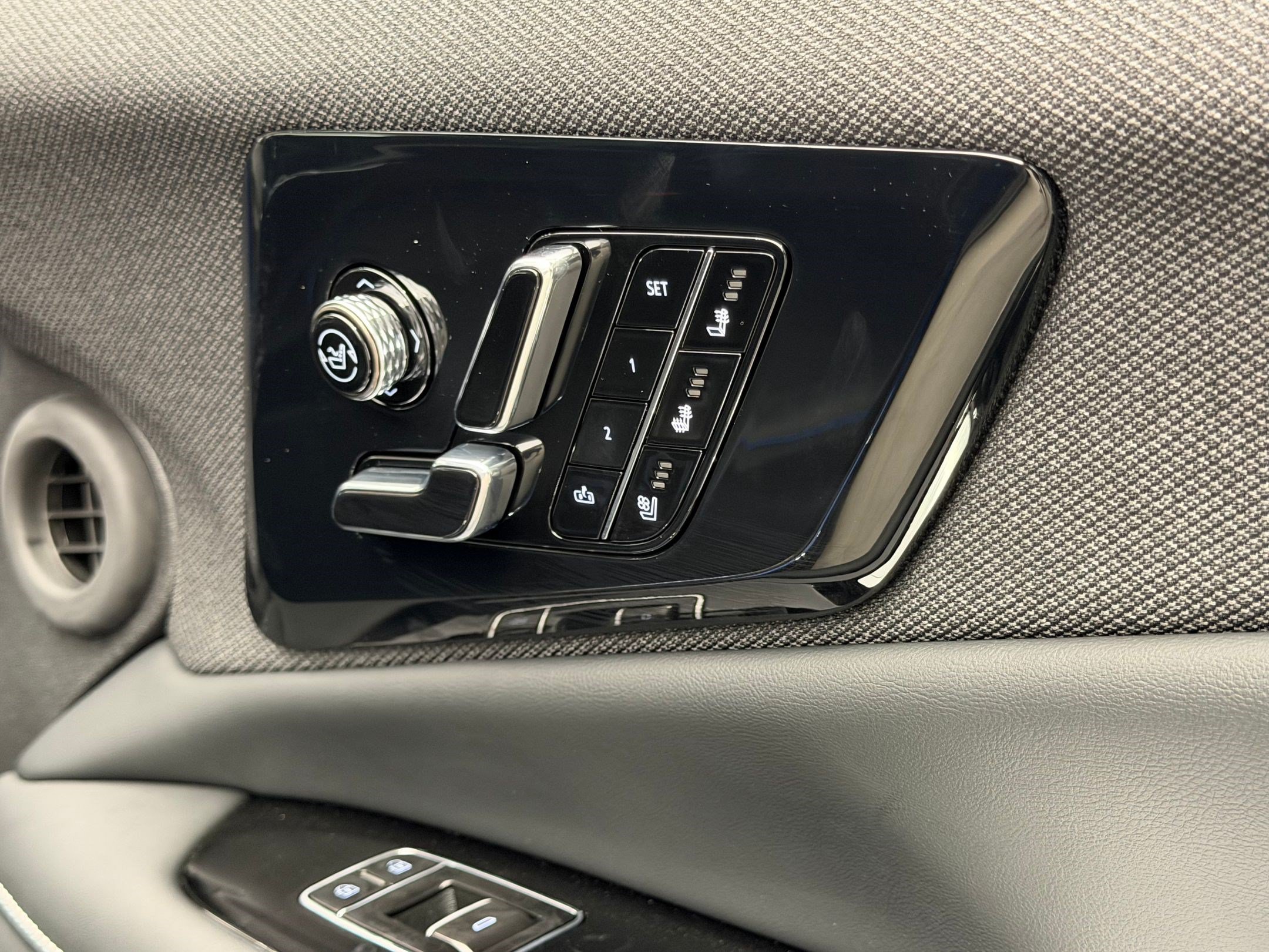 New 2027 Cadillac Optiq V w/ Deep Ocean Design Edition AWD/4WD image 30
