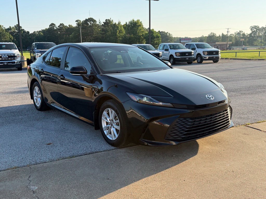 Used 2025 Toyota Camry LE FWD image 9