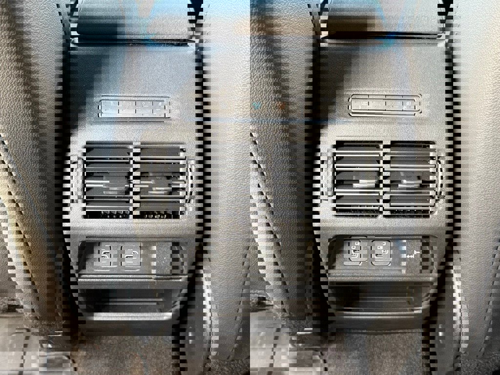 Certified 2025 Land Rover Discovery Sport Dynamic SE image 35