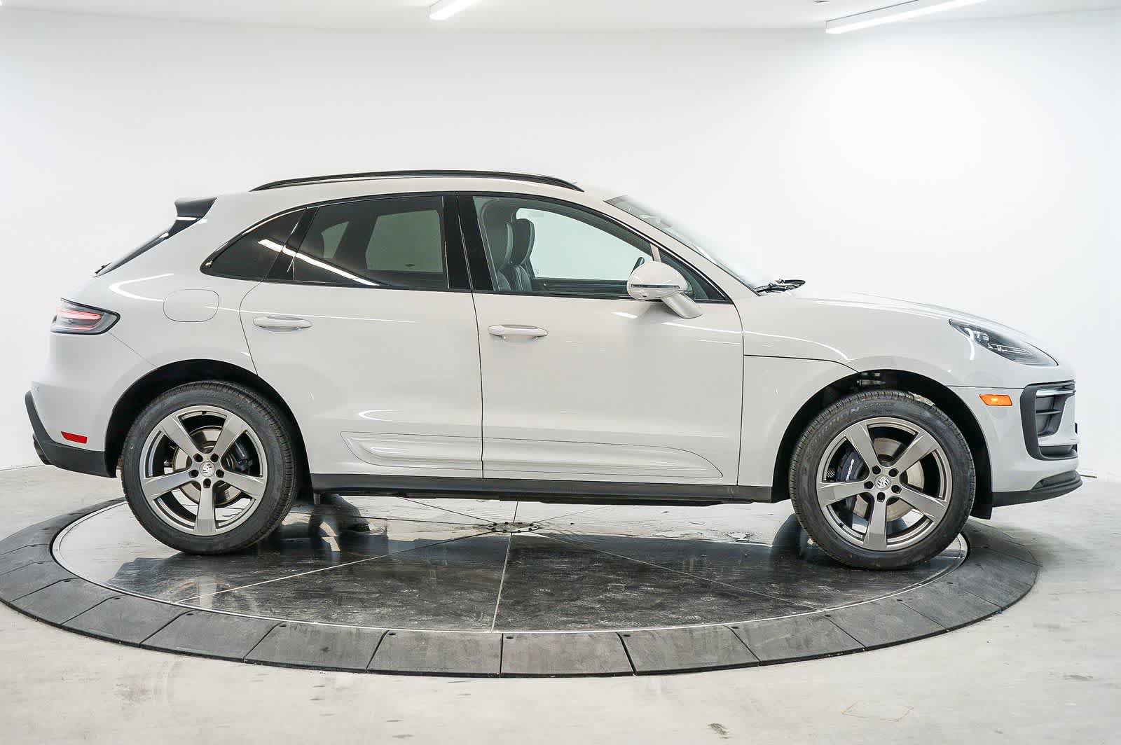 Certified 2026 Porsche Macan AWD/4WD image 8