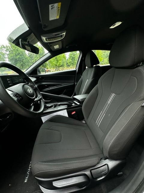 Used 2025 Hyundai Elantra Sport FWD image 12