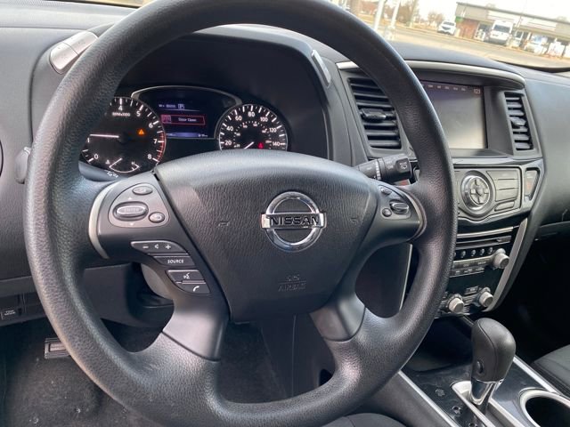 Used 2017 Nissan Pathfinder S image 12
