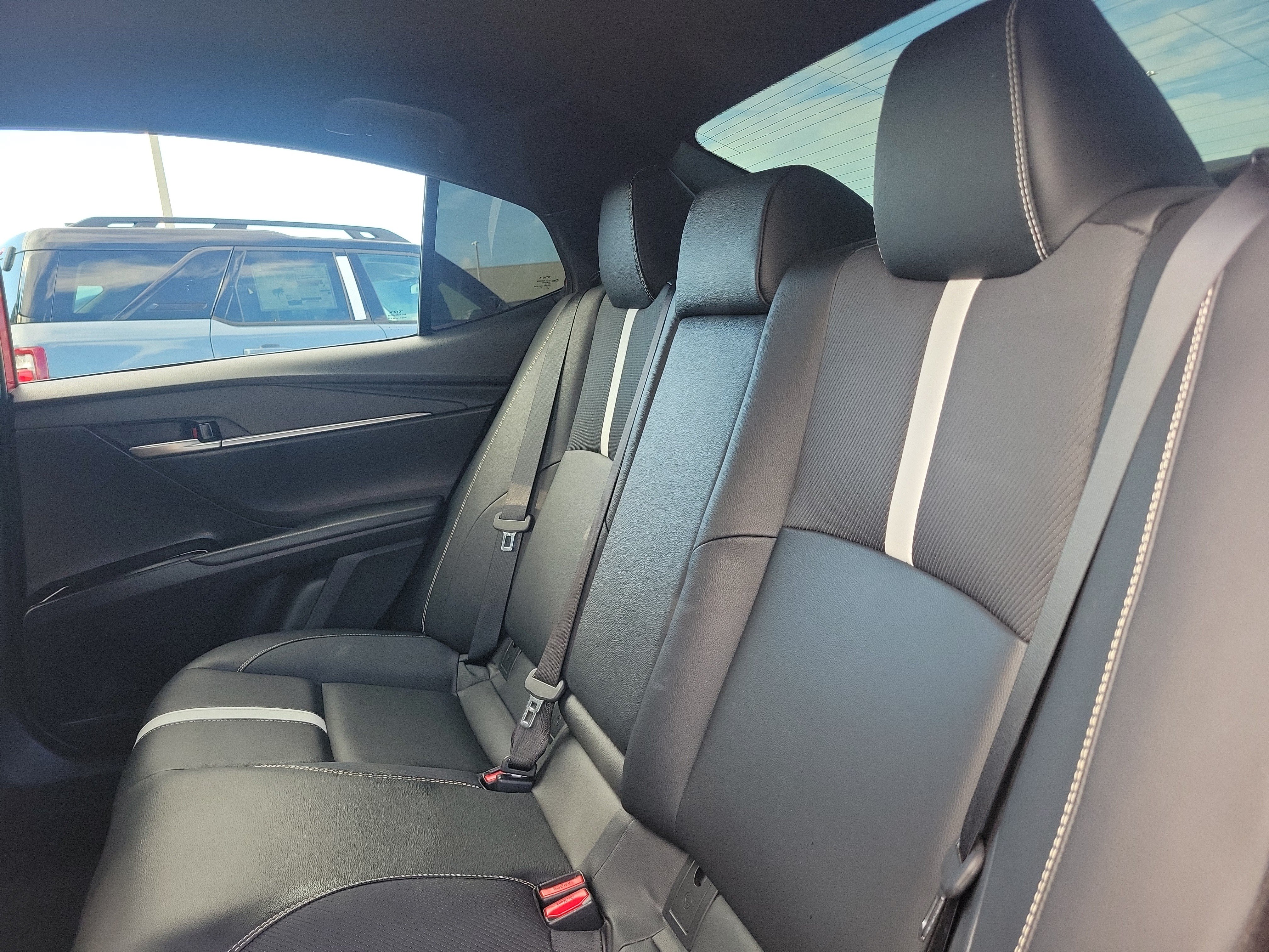 Used 2025 Toyota Camry SE w/ Convenience Package FWD image 14
