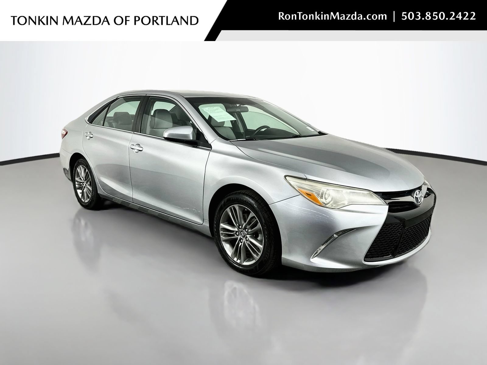 Used 2016 Toyota Camry SE FWD image 1