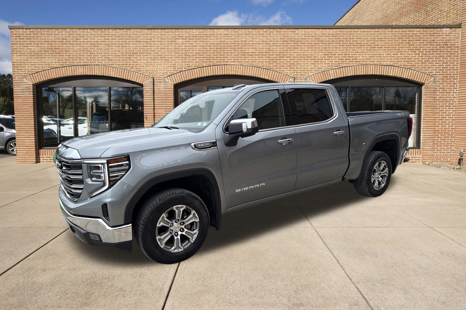 Used 2025 GMC Sierra 1500 SLT image 8