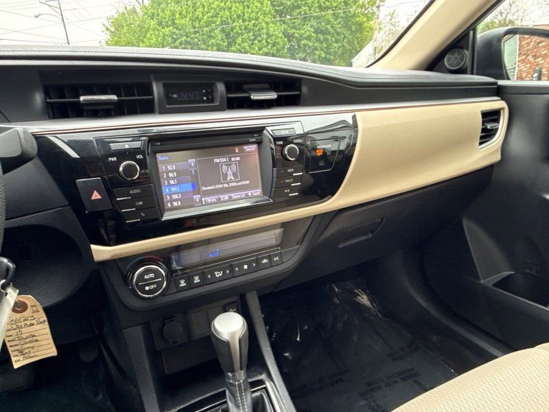 Used 2014 Toyota Corolla LE FWD image 24