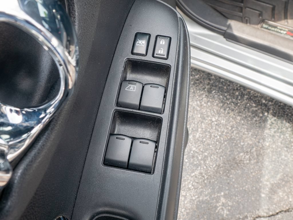 Used 2014 Nissan Versa Note SV w/ Convenience Package FWD image 19