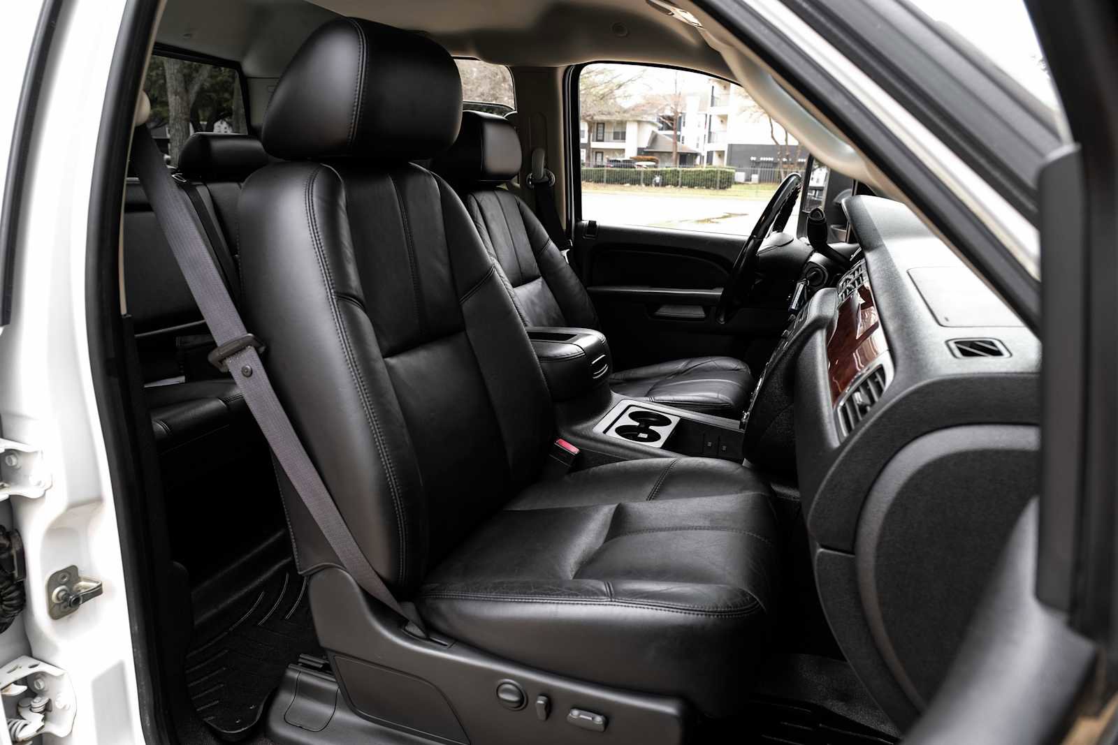 Used 2010 GMC Sierra 3500 SLT w/ SLT Convenience Package image 32