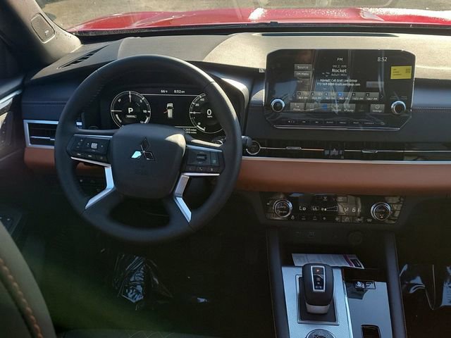 New 2025 Mitsubishi Outlander SEL image 16