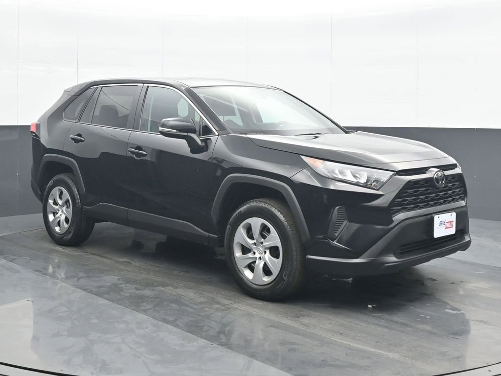 Used 2022 Toyota RAV4 LE image 9