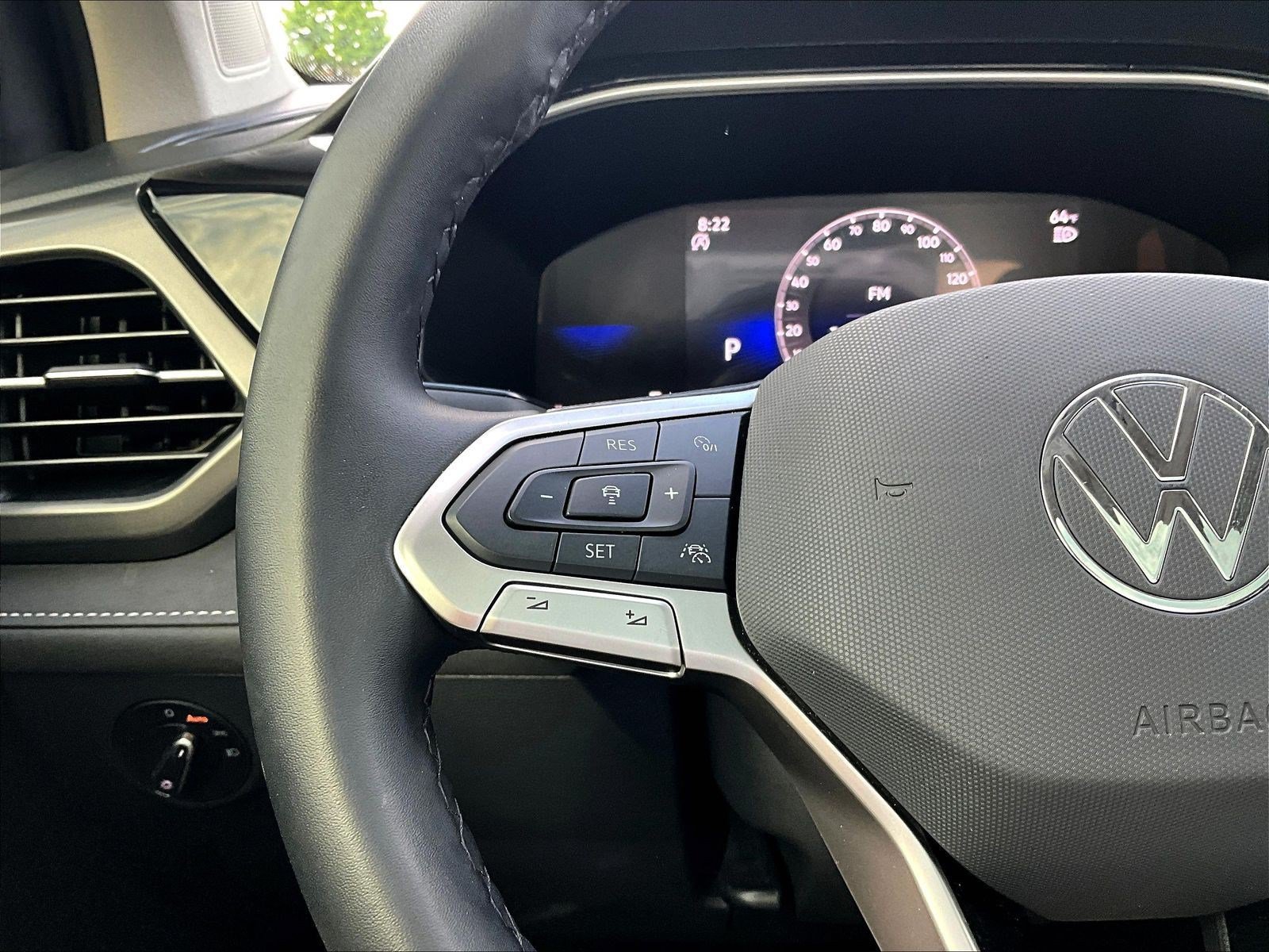 Used 2025 Volkswagen Taos SE FWD image 11