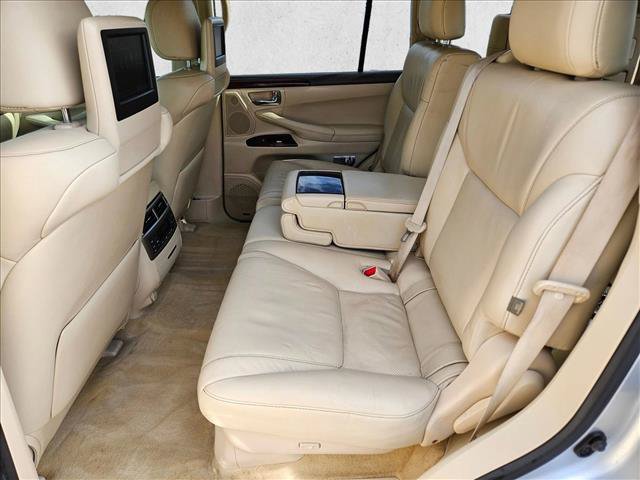 Used 2013 Lexus LX 570 4WD w/ Luxury Pkg w/Pre-crash image 20