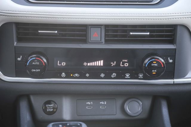 Used 2025 Nissan Rogue SV w/ SV Premium Package image 14