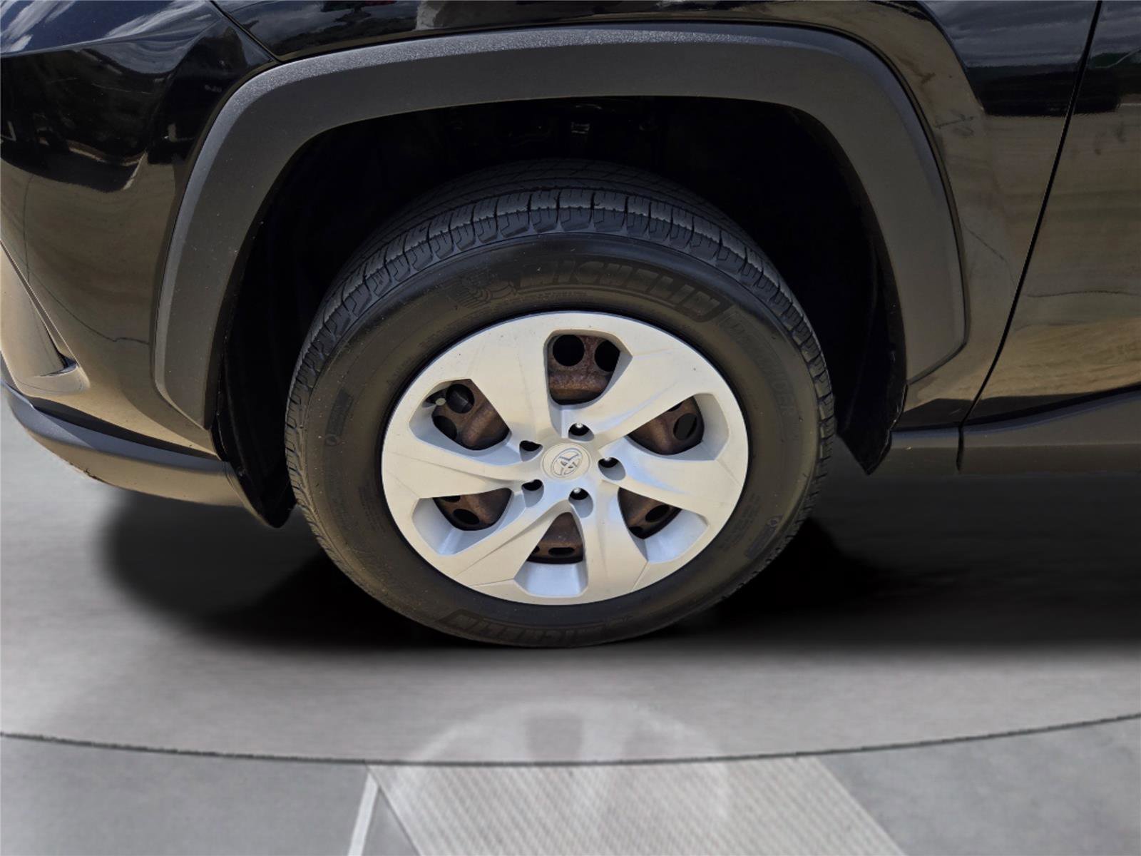 Used 2019 Toyota RAV4 LE image 31