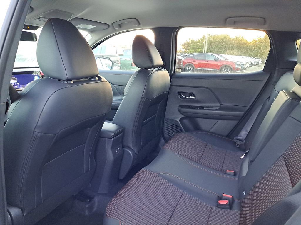 New 2026 Nissan Kicks SR FWD image 5
