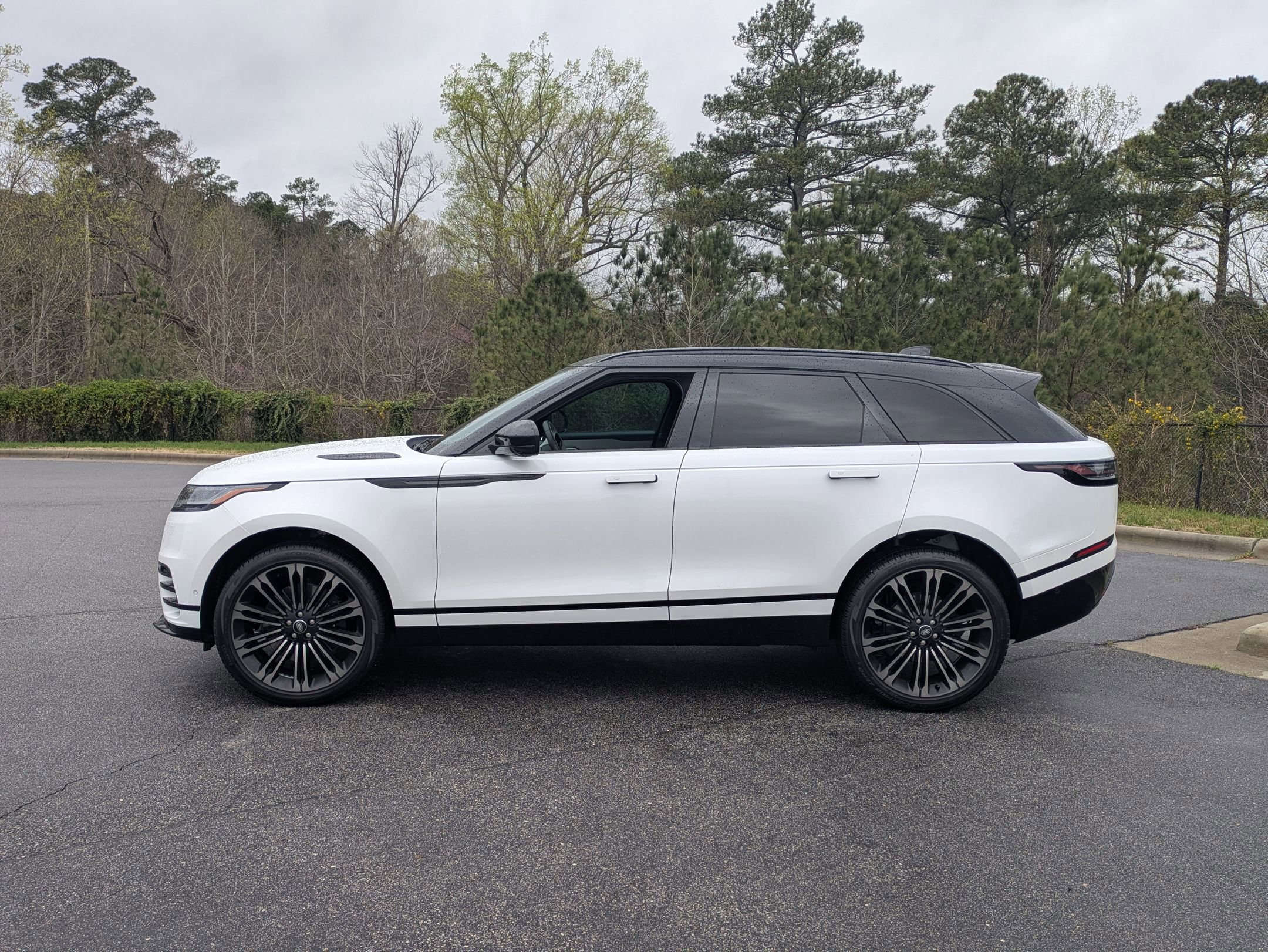 Certified 2026 Land Rover Range Rover Velar Dynamic SE image 8