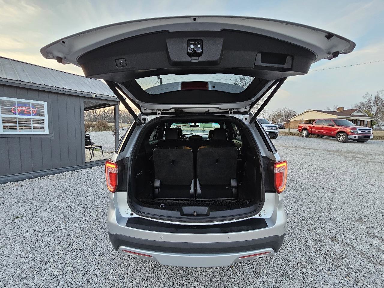 Used 2016 Ford Explorer Limited image 23