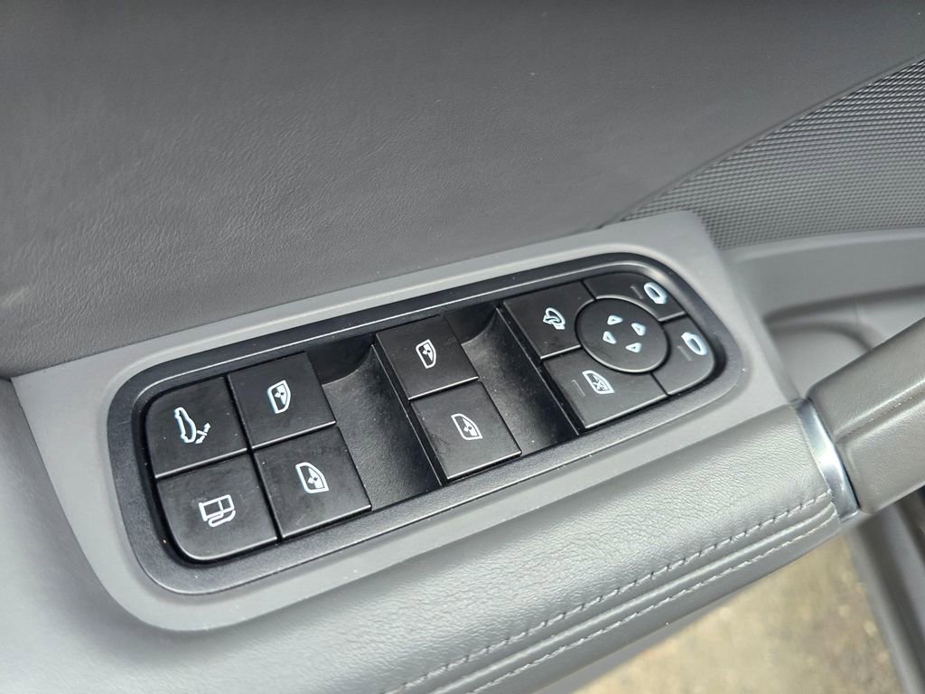 Used 2022 Porsche Cayenne E-Hybrid image 25