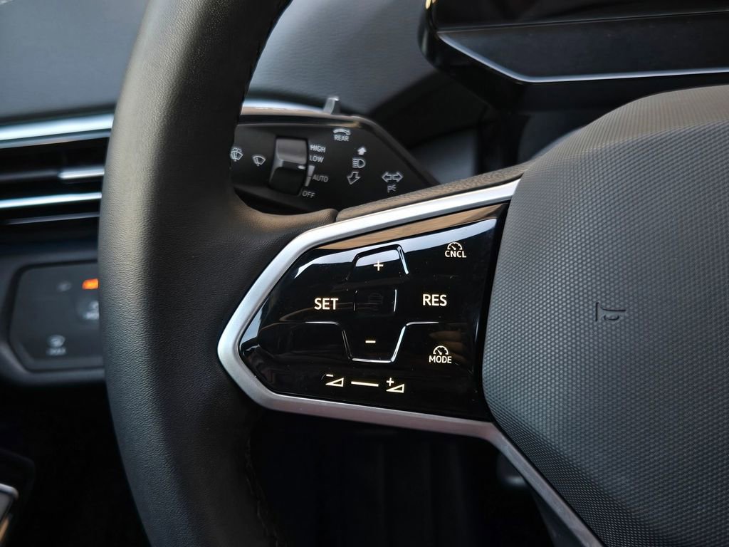 Certified 2025 Volkswagen ID.4 Pro image 20