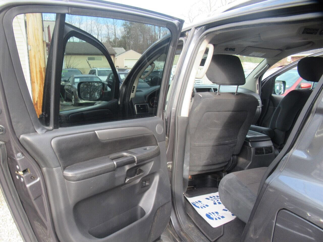 Used 2012 Nissan Armada SV image 29