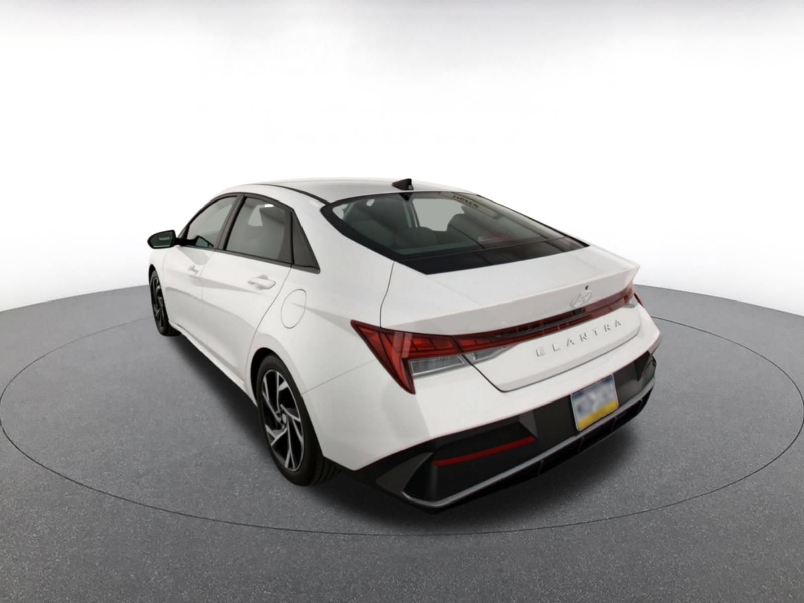 Used 2025 Hyundai Elantra SEL FWD image 5