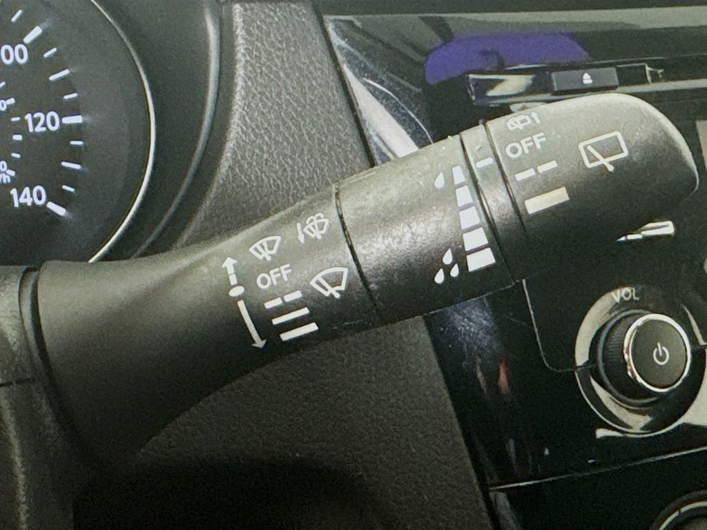 Used 2018 Nissan Rogue Sport S w/ S Appearance Package FWD image 13