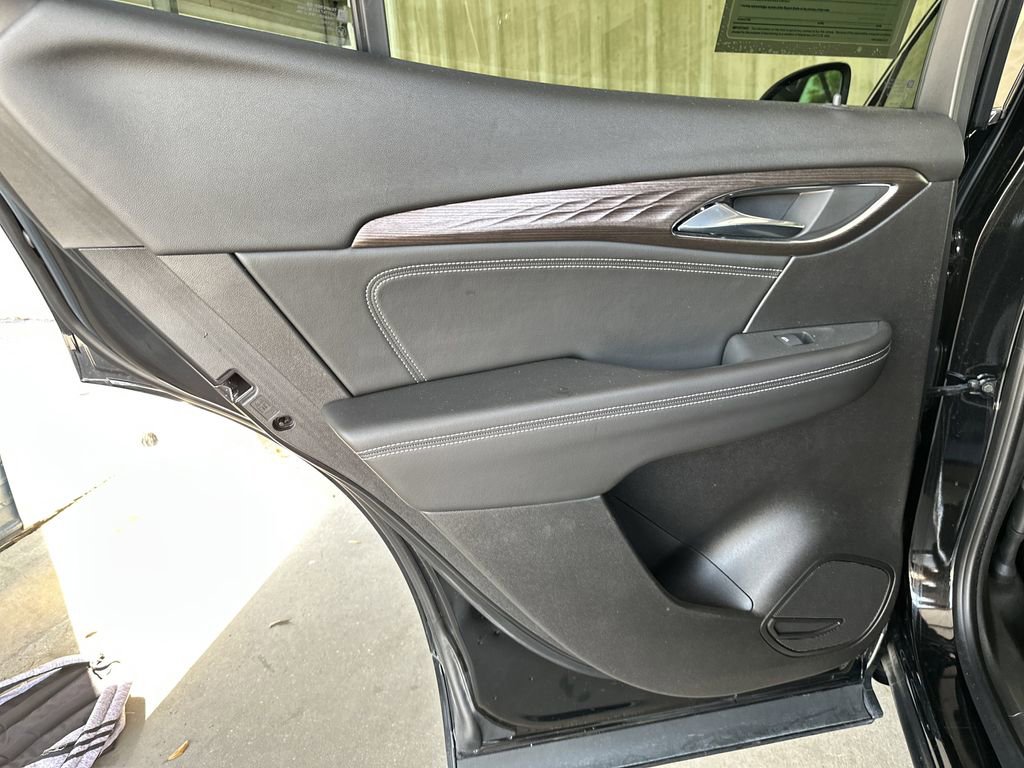 Used 2023 Buick Envision Avenir image 29