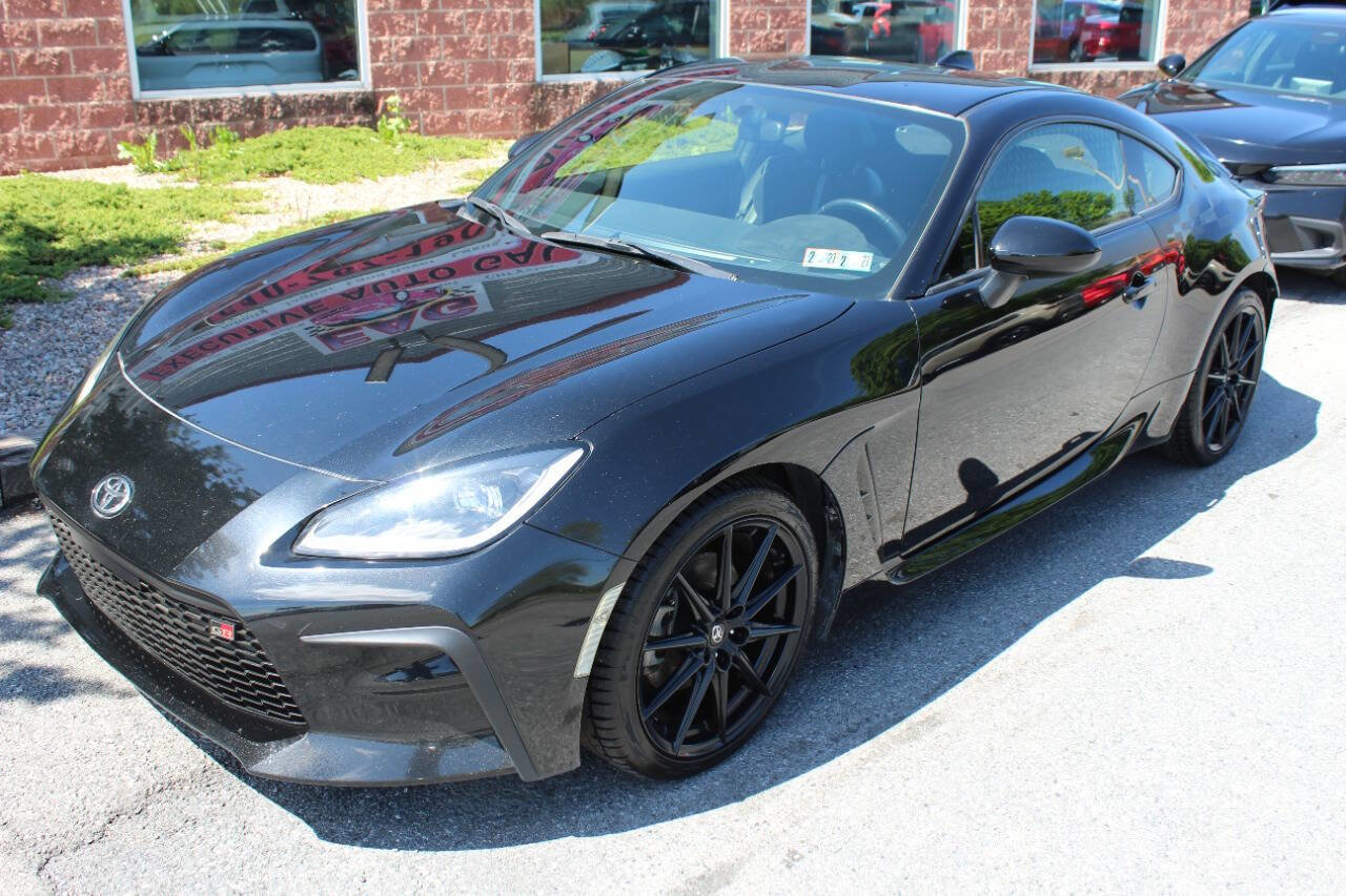 Used 2023 Toyota GR86 Premium RWD image 2