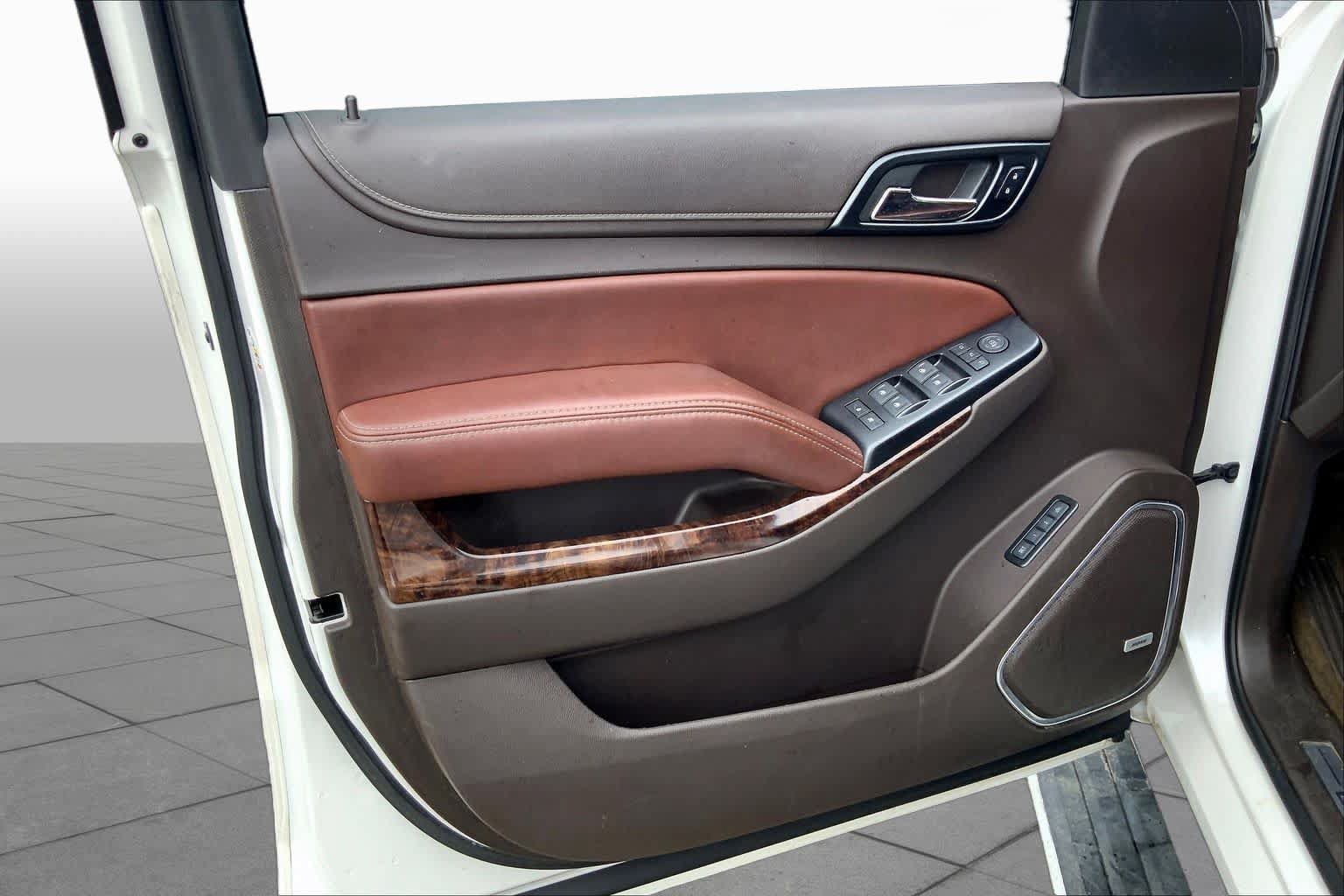 Used 2017 Chevrolet Suburban Premier RWD image 22