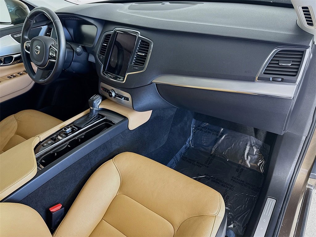 Used 2016 Volvo XC90 T6 Momentum w/ Vision Package image 31