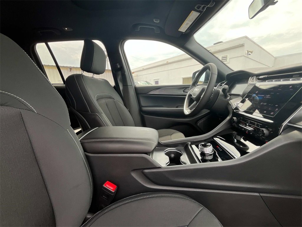 New 2025 Jeep Grand Cherokee Laredo X w/ Luxury Tech Group I image 20