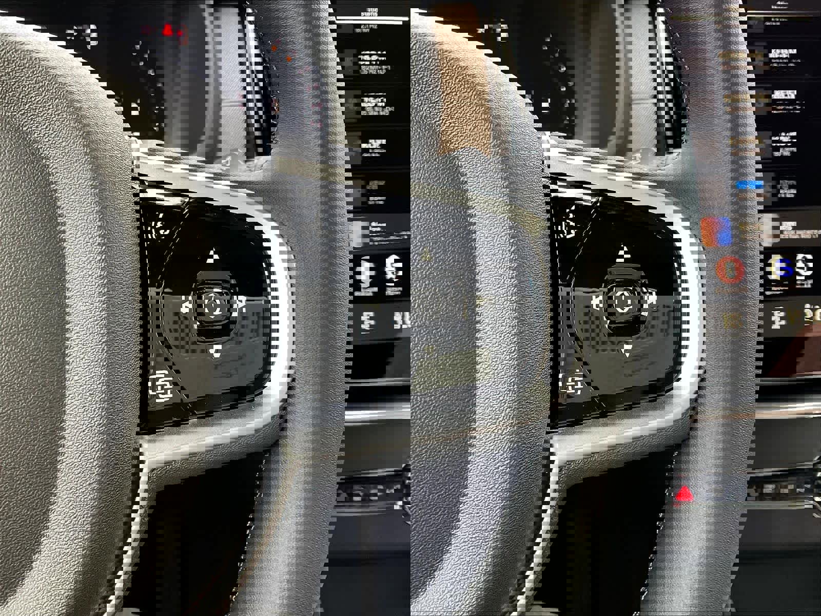 New 2026 Volvo XC90 B5 Plus w/ Protection Package AWD/4WD image 18