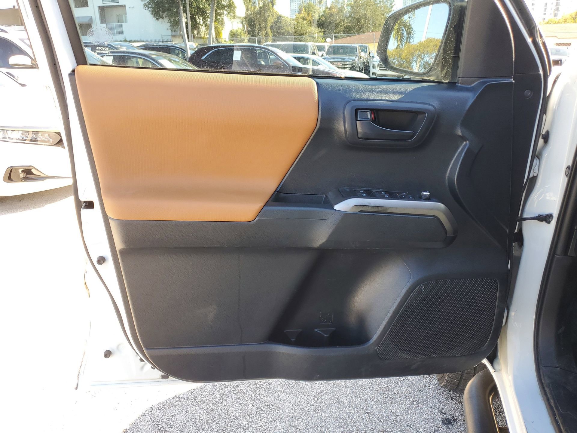 Used 2017 Toyota Tacoma SR5 w/ Tow Package image 19