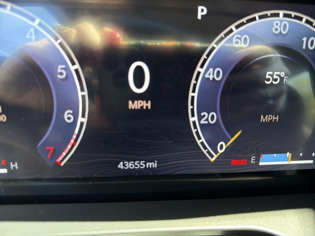 Certified 2023 Jeep Grand Cherokee Limited w/ Trailer Tow Prep Group (B) image 14