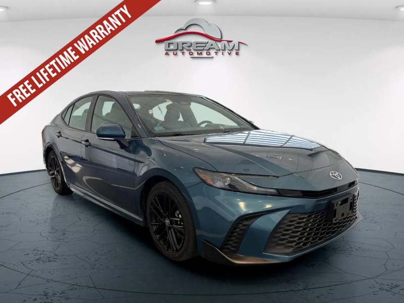 Used 2025 Toyota Camry SE FWD image 1