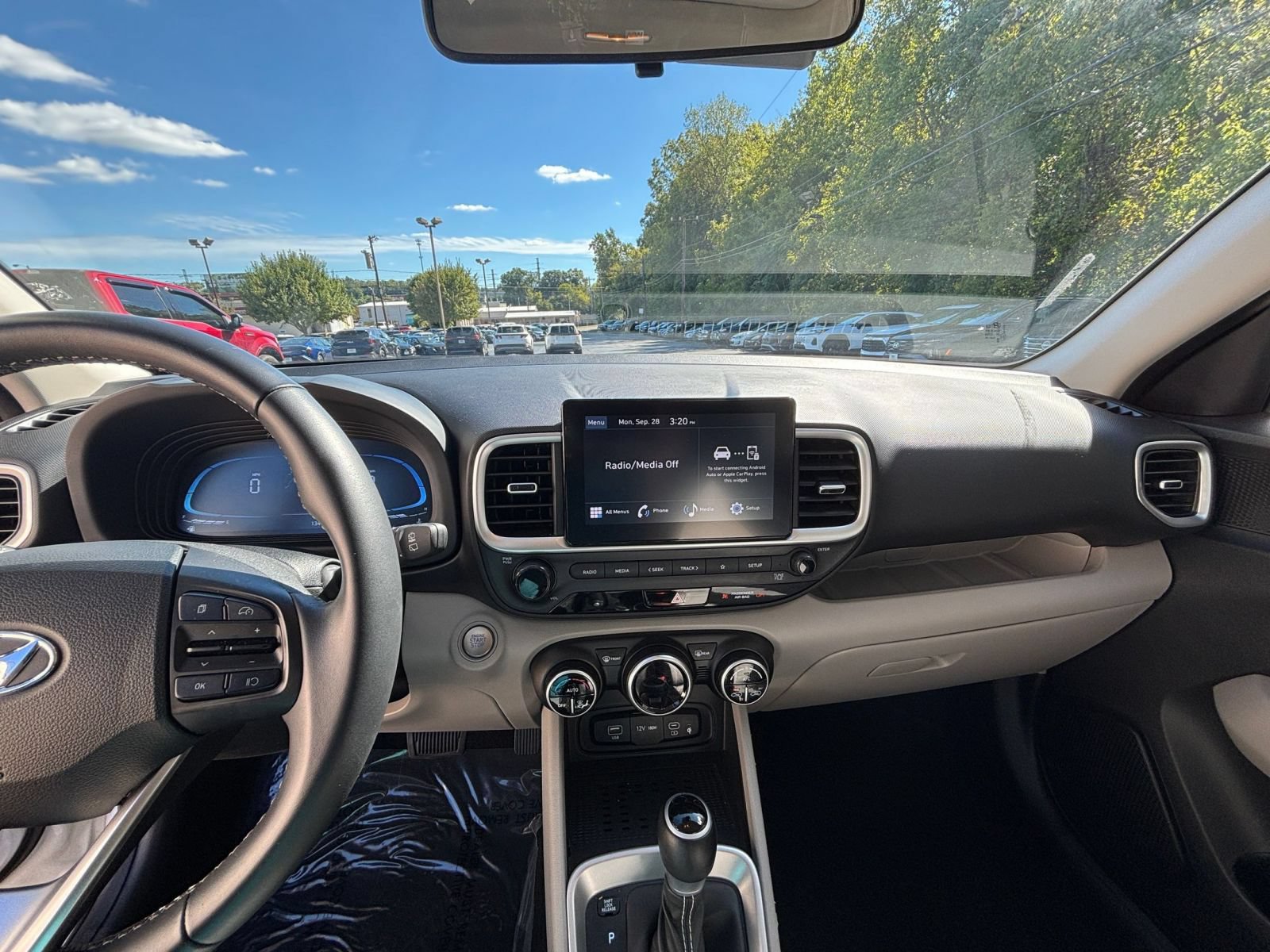 Used 2026 Hyundai Venue SEL FWD image 16