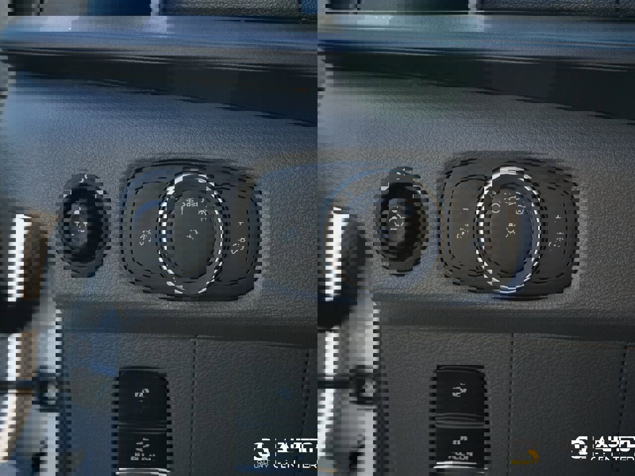 Used 2023 Ford Transit 250 Medium Roof image 17