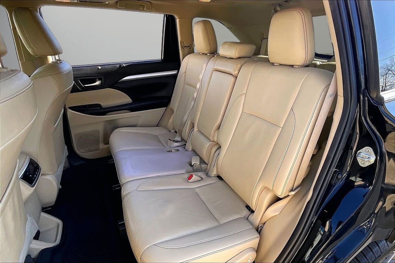 Used 2019 Toyota Highlander XLE image 23