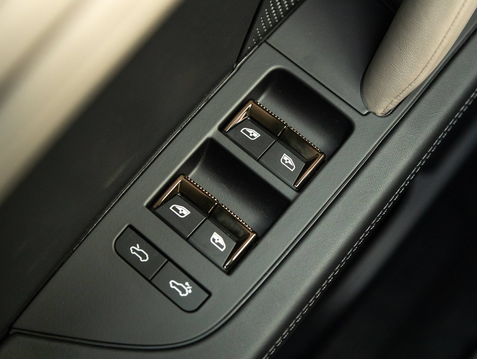 New 2026 Porsche Cayenne Electric AWD/4WD image 22