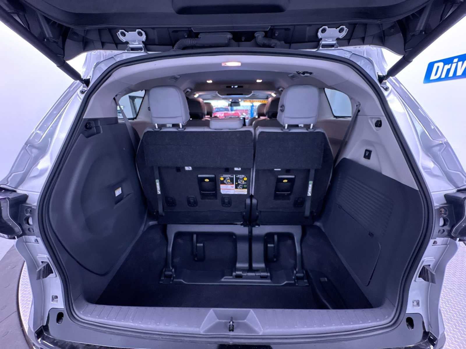 Used 2023 Toyota Sienna Limited AWD/4WD image 45