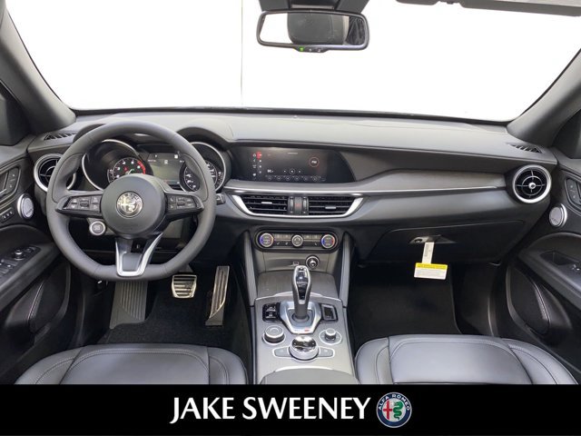 Used 2023 Alfa Romeo Stelvio Ti AWD/4WD image 15
