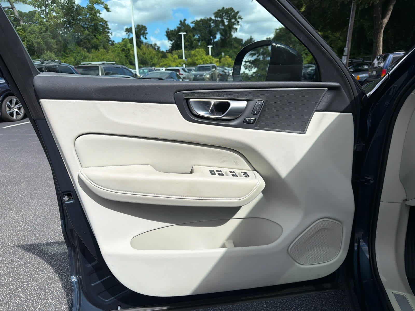 Used 2024 Volvo XC60 B5 Core w/ Protection Package Premier AWD/4WD image 25