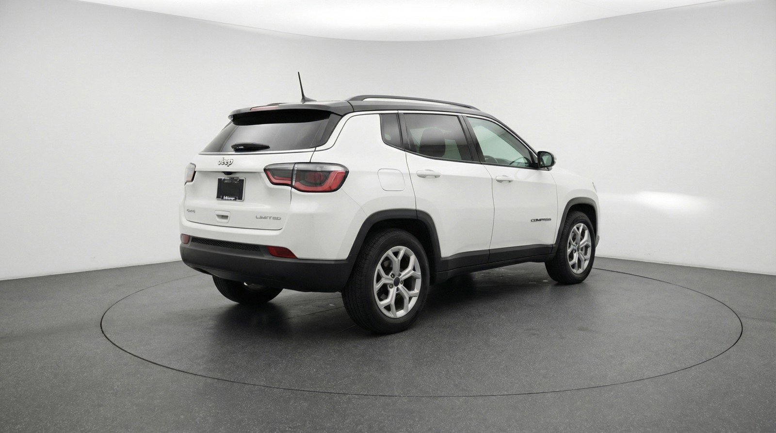 Used 2025 Jeep Compass Latitude image 9