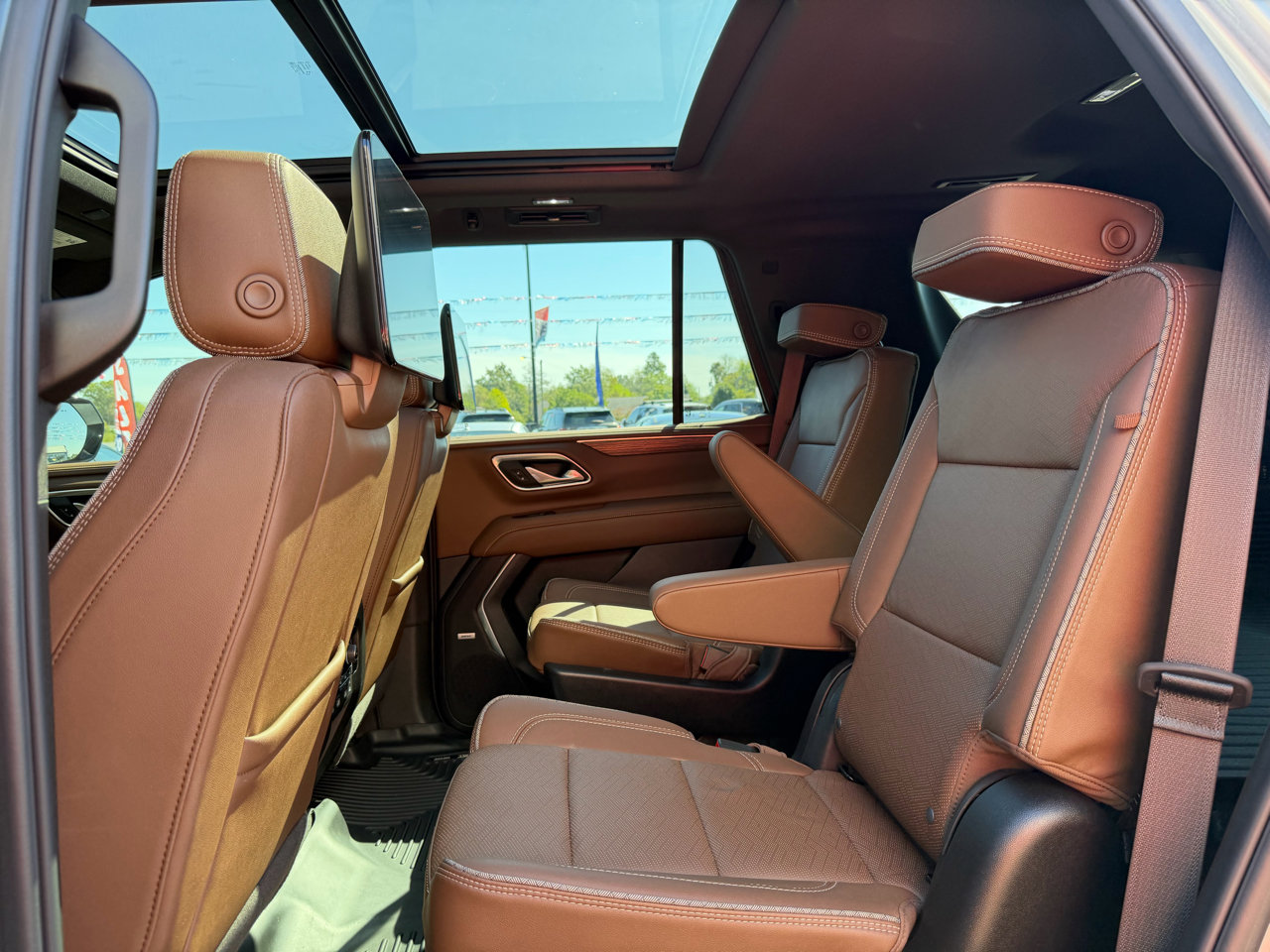 Used 2024 Chevrolet Tahoe High Country w/ Advanced Technology Package image 18