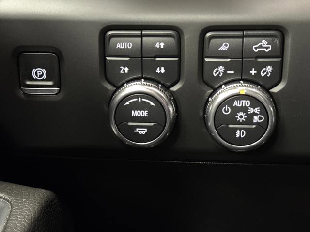 Used 2025 GMC Sierra 2500 Denali w/ Technology Package AWD/4WD image 28