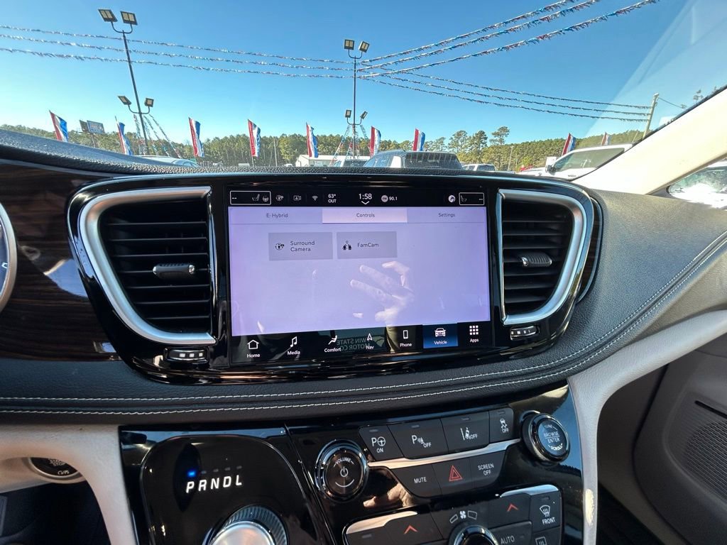 Used 2022 Chrysler Pacifica Limited w/ Uconnect Theater Family Group image 41