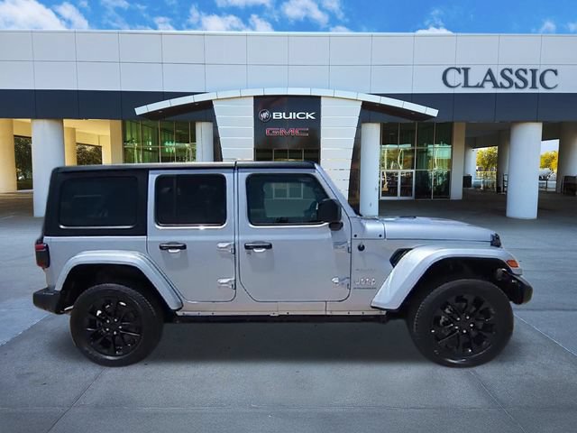 Used 2023 Jeep Wrangler Unlimited Sahara AWD/4WD image 9
