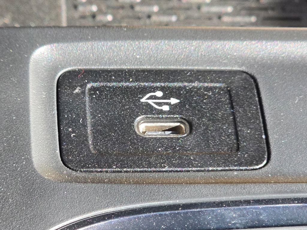 New 2025 Mercedes-Benz GLB 35 AMG 4MATIC image 32