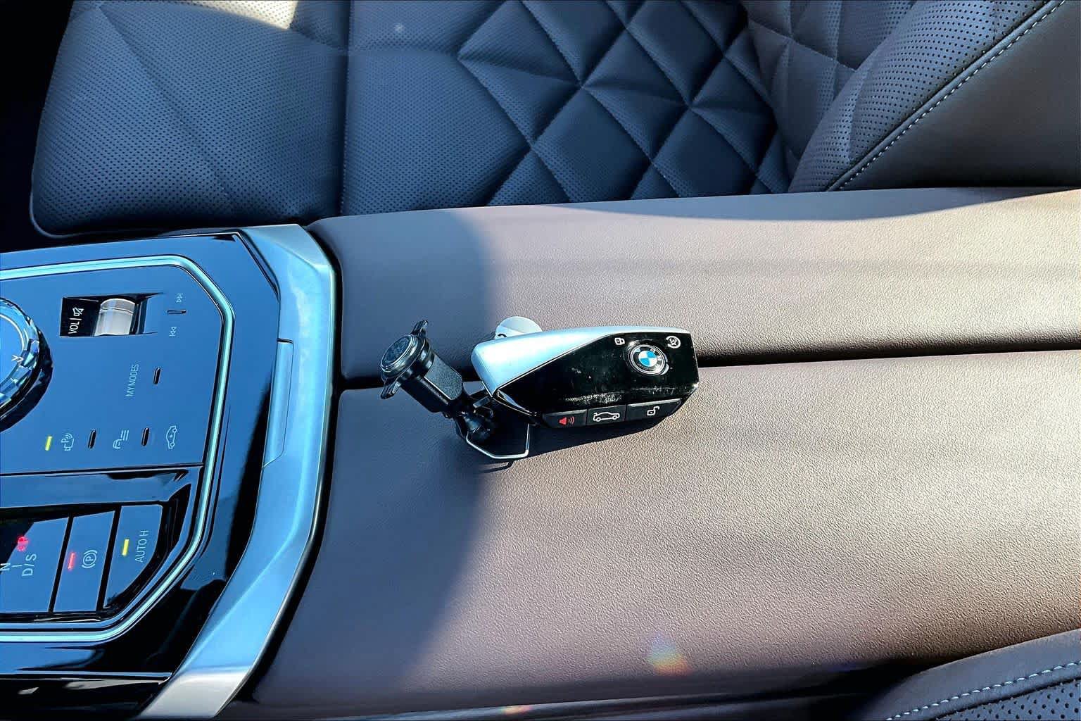 Used 2025 BMW 740i w/ Premium Package RWD image 14